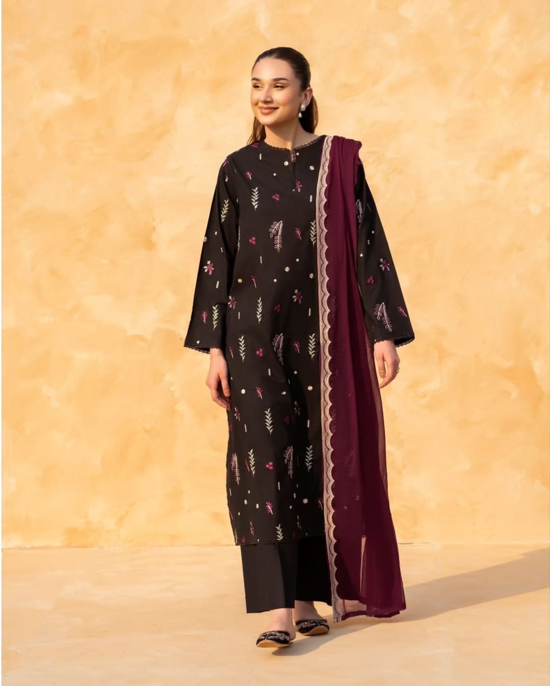 Black Aura Emb 2 pc