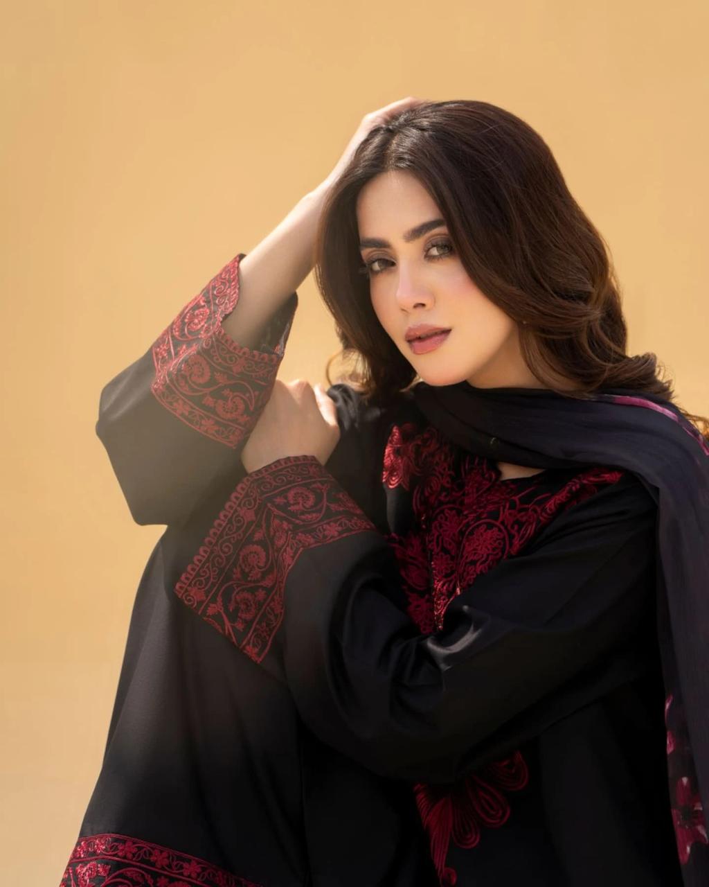 KINZAY lawn 3 pc(Farshi Shalwar)